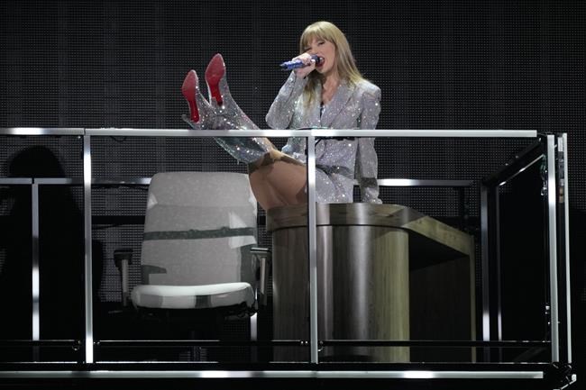 Taylor Swift kicks off US Eras Tour at Super Bowl stadium | iNFOnews.ca