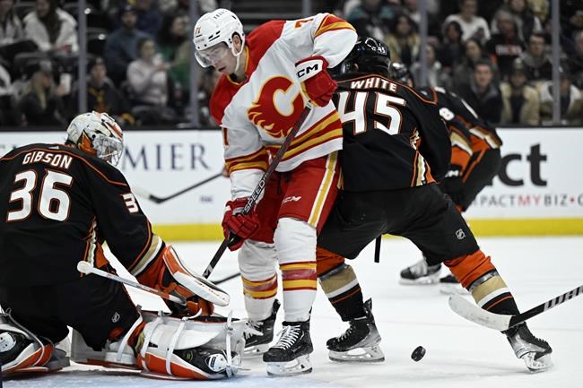 Flames bounce back with 5-1 victory over Ducks | iNFOnews.ca