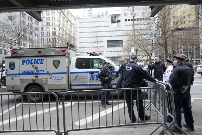 NYC neighborhood carries on during wait for Trump grand jury | iNFOnews.ca