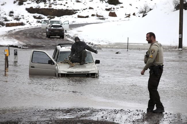 3 people die in Arizona after being caught in floodwaters | iNFOnews.ca 3 people die in Arizona after being caught in floodwaters | iNFOnews.ca