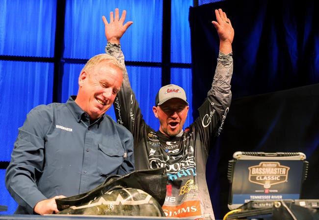 Canadian Jeff Gustafson takes lead over first day of Bassmaster Classic | iNFOnews.ca