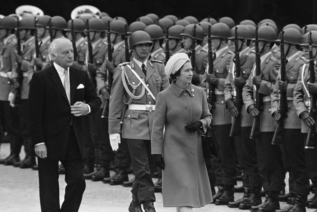 Report: Queen Elizabeth II asked Germany for pricey horses | iNFOnews.ca