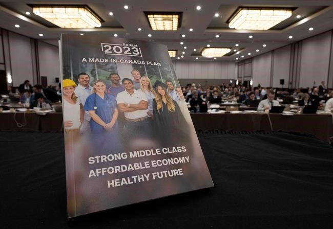 Unions welcome federal budget promise to cap outsourcing, but fear service cuts | iNFOnews.ca