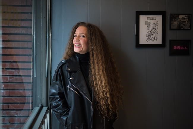 Amanda Marshall leaves behind two decades of ordinary for a return to making music | iNFOnews.ca