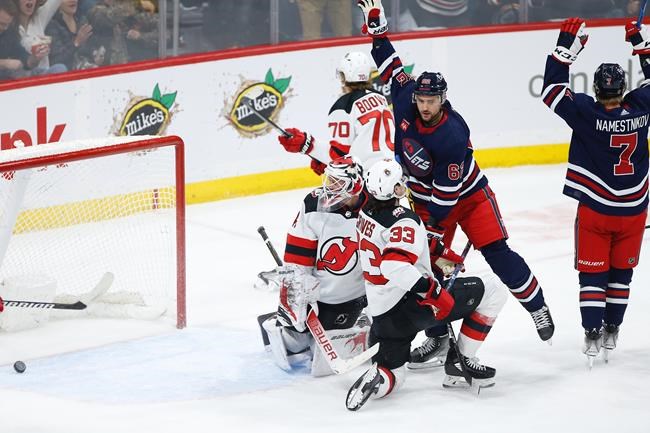 Jets crank up the heat to burn Devils 6-1 | iNFOnews.ca CP277554886