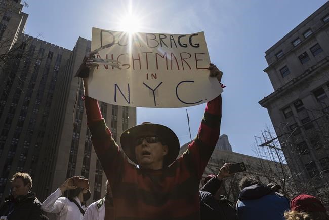 Trump's surrender at courthouse creates New York spectacle | iNFOnews.ca