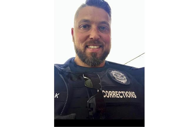 Prison guard gets job back after fired for anti-Muslim meme | iNFOnews.ca