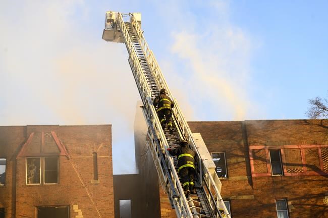 Detroit apartment building fire injures 11, displaces 20 | iNFOnews.ca Detroit apartment building fire injures 11, displaces 20 | iNFOnews.ca