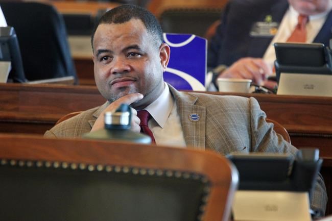 Gov. vetoes Kansas bill on live deliveries during abortion | iNFOnews.ca