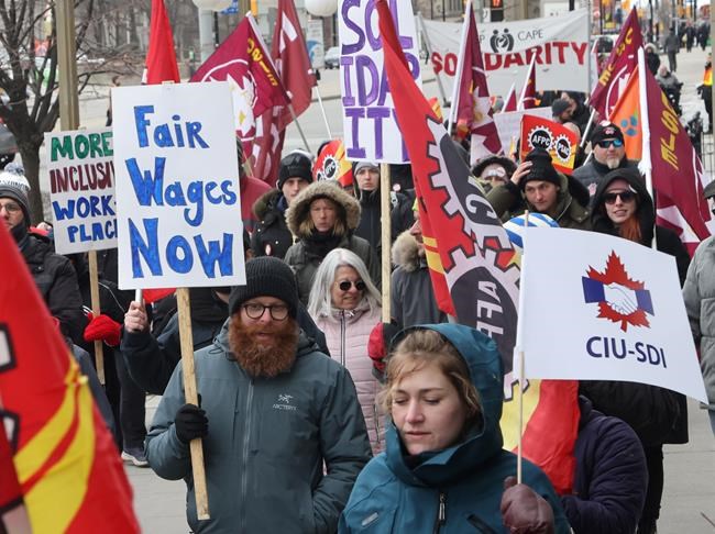 Federal workers to strike Wednesday if union, government don't reach deal by Tuesday | iNFOnews.ca