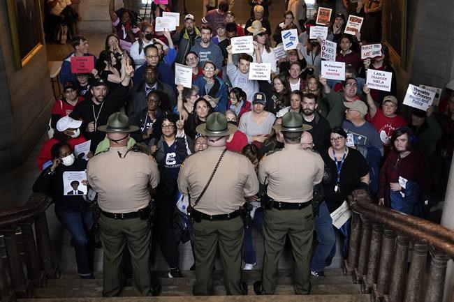 Tenn. lawmakers' race to adjourn complicates gun safety push | iNFOnews.ca CP309177988