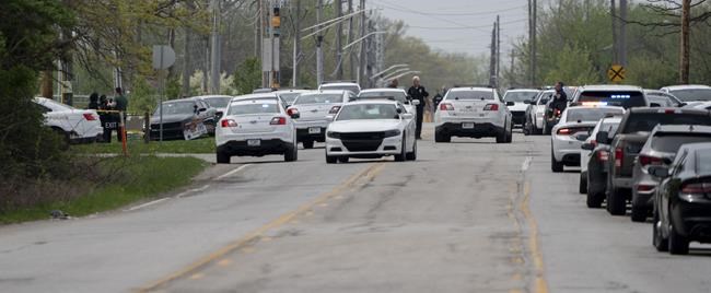 Suspect killed, 2 Indianapolis officers shot in gun battle | iNFOnews.ca CP203311981