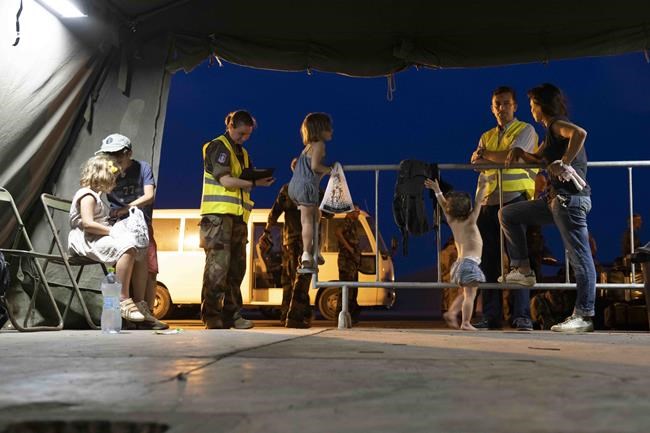 Foreigners airlifted out; Sudanese seek refuge from fighting | iNFOnews.ca