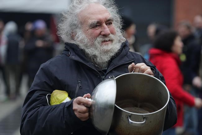Steely will: French bang pots, pans in fresh pension protest | iNFOnews.ca
