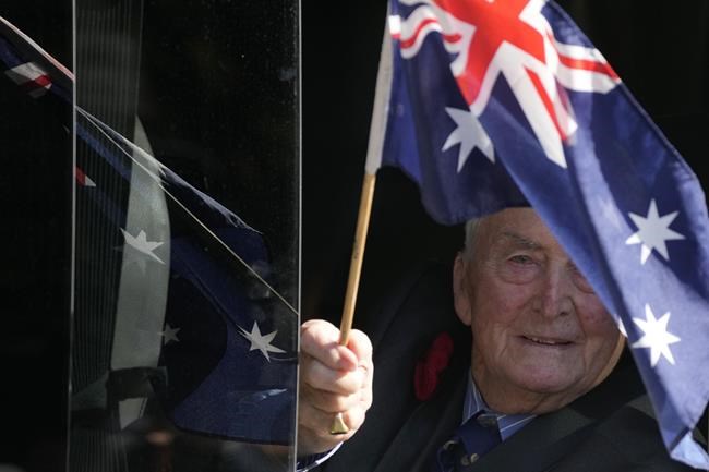 Australians and New Zealanders recall war dead on Anzac Day | iNFOnews.ca Australians and New Zealanders recall war dead on Anzac Day | iNFOnews.ca