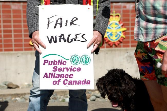 Federal government touts 'final' offer to striking public service union as fair | iNFOnews.ca