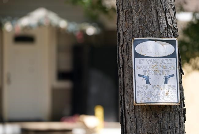 Few leads, false alarms as search for Texas gunman drags on | iNFOnews.ca