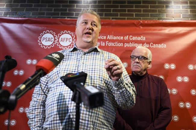 Union threatens to disrupt Liberal party convention if CRA doesn't offer 'fair' deal | iNFOnews.ca Union threatens to disrupt Liberal party convention if CRA doesn't offer 'fair' deal | iNFOnews.ca