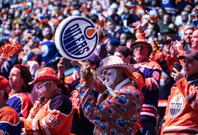 Travelling Oilers fans scramble after switch of playoff game in Las Vegas | iNFOnews.ca