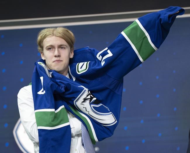 Canucks sign Jonathan Lekkerimäki to three-year, entry-level contract | iNFOnews.ca