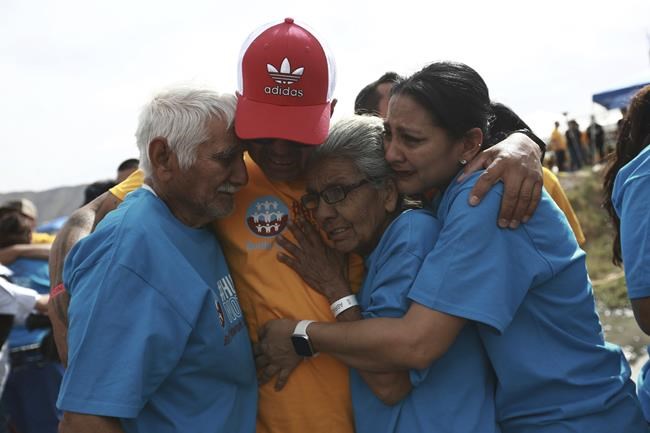 Mexican families get quick reunions with migrant relatives | iNFOnews.ca