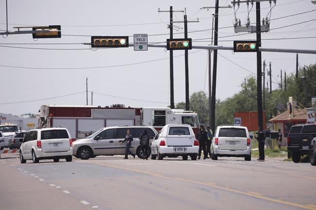 SUV driver hits crowd at Texas bus stop near border; 8 dead | iNFOnews.ca SUV driver hits crowd at Texas bus stop near border; 8 dead | iNFOnews.ca