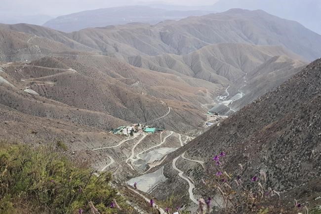 Fire deep in gold mine in southern Peru kills 27 workers | iNFOnews.ca