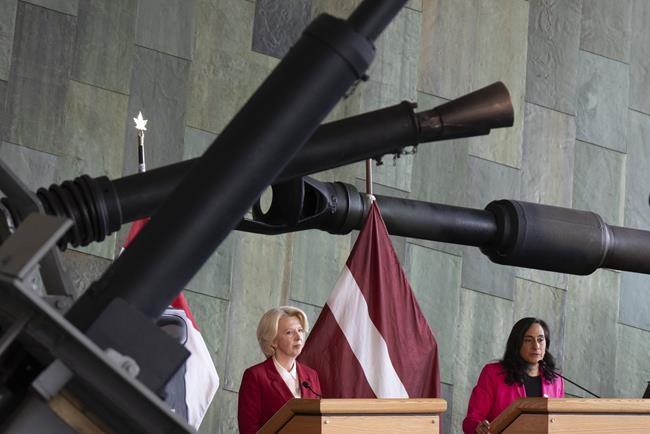 Canadian military commits to training Ukrainian soldiers in Latvia as war drags on | iNFOnews.ca