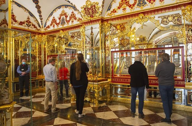 21 pieces of jewelry worth $129 million were stolen. A court convicts 5 men in museum heist | iNFOnews.ca