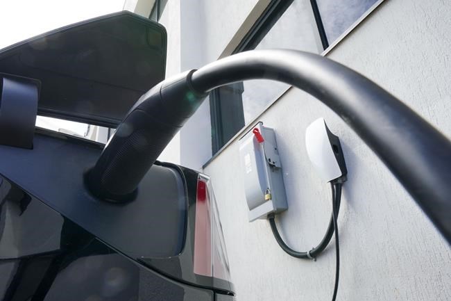 Canada, U.S. team up on EV charging corridor from Quebec City to Kalamazoo | iNFOnews.ca