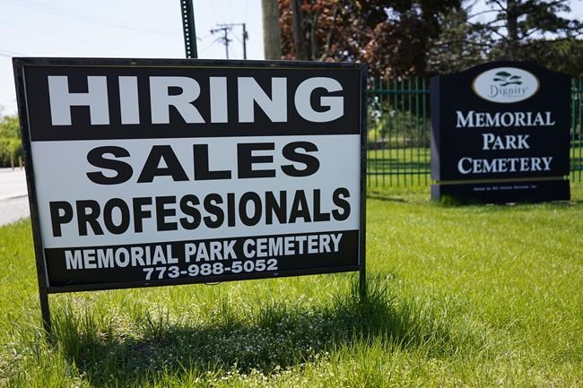 Fewer Americans apply for jobless benefits, labor market still showing strength | iNFOnews.ca
