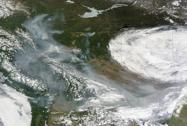Emissions from wildfires hit record high in 2021 as climate change drives fire threat | iNFOnews.ca