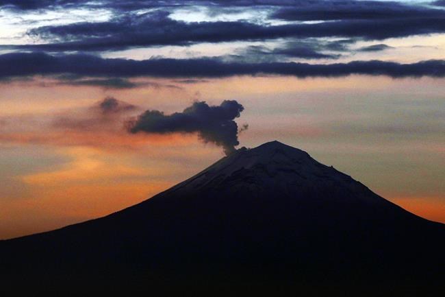 Volcanic ash from Popocatepetl temporarily shuts down Mexico City airports | iNFOnews.ca