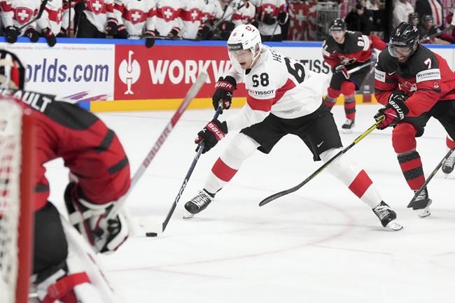 Switzerland beats Canada 3-2 to stay perfect at world hockey championship | iNFOnews.ca Switzerland beats Canada 3-2 to stay perfect at world hockey championship | iNFOnews.ca