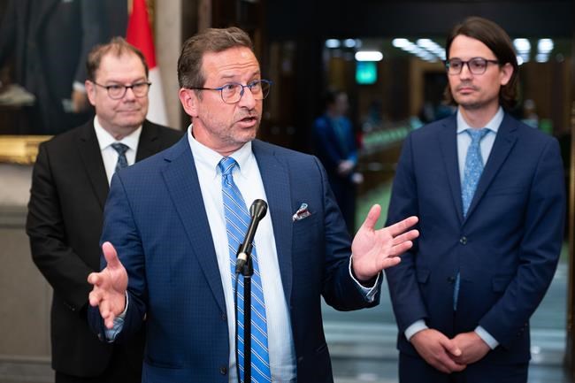 Bloc Leader Yves-François Blanchet scores 97.25 per cent in confidence vote | iNFOnews.ca