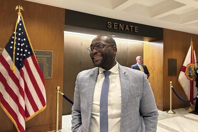 DeSantis signs bills targeting drag shows, transgender kids and the use of bathrooms and pronouns | iNFOnews.ca