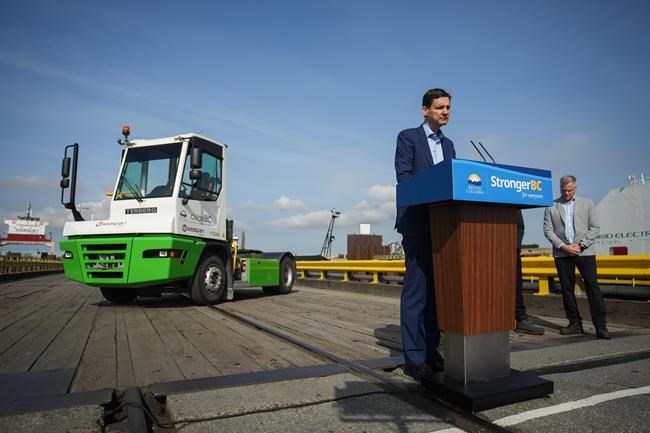 Mechanical podium, playfully dubbed 'explodium,' aims to even B.C.'s political field | iNFOnews.ca CP2095107429