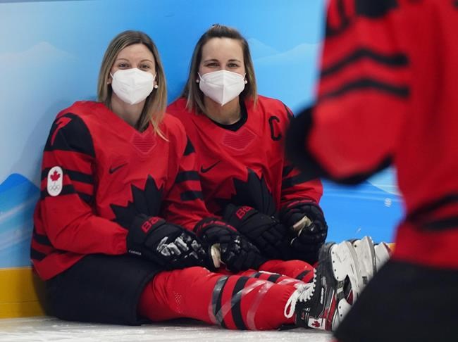 Team Canada hockey players Marie-Philip Poulin and Laura Stacey engaged | iNFOnews.ca