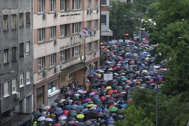 Protesters encircle Serbian state TV building to press government to ease its grip on media | iNFOnews.ca Protesters encircle Serbian state TV building to press government to ease its grip on media | iNFOnews.ca