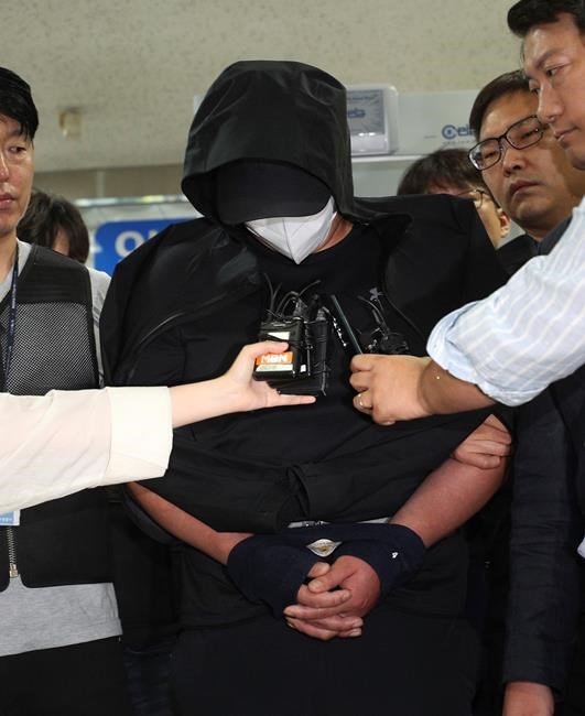 South Korean arrested for opening plane emergency exit door, faces up to 10 years in prison | iNFOnews.ca