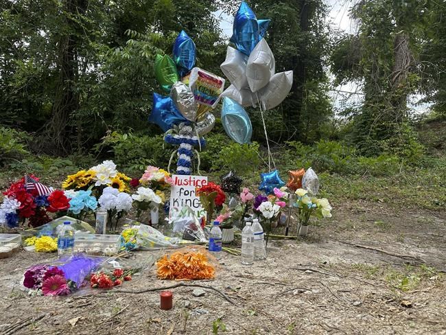 Store owner charged with killing a teen shot at people he suspected of shoplifting before | iNFOnews.ca