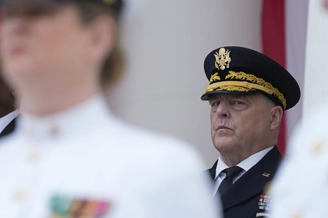 Macron awards top U.S. general France's highest honors | iNFOnews.ca CP117166544