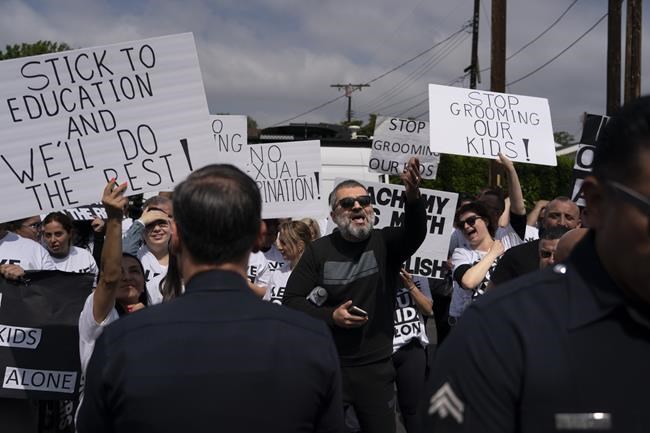 Protests erupted outside Los Angeles elementary school's Pride month assembly | iNFOnews.ca Protests erupted outside Los Angeles elementary school's Pride month assembly | iNFOnews.ca
