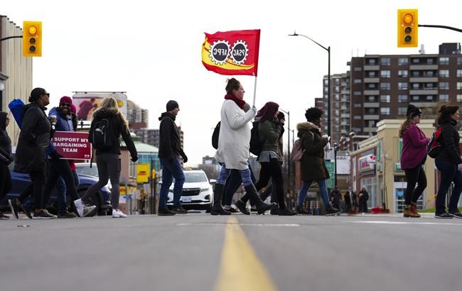 Ottawa gives updated deal to federal union that signed agreement before PSAC strike | iNFOnews.ca