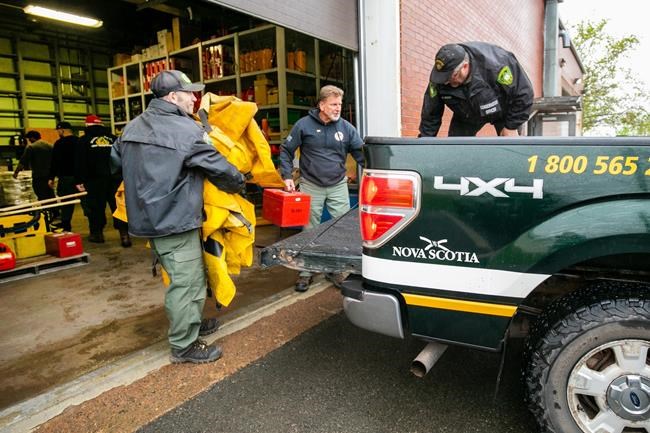 Nearly 350 firefighters from the E.U. will help battle relentless Canadian wildfires | iNFOnews.ca