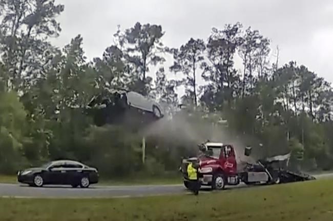 Driver whose car vaulted over tow truck says: 'I thought I was going to die' | iNFOnews.ca Driver whose car vaulted over tow truck says: 'I thought I was going to die' | iNFOnews.ca