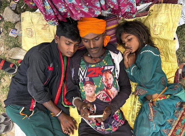 Nearly 100 die as India struggles with a sweltering heat wave in 2 most populous states | iNFOnews.ca Nearly 100 die as India struggles with a sweltering heat wave in 2 most populous states | iNFOnews.ca