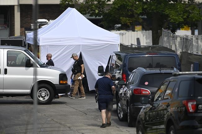 Parking lot party shooting leaves 1 dead and at least 22 people hurt in suburban Chicago | iNFOnews.ca