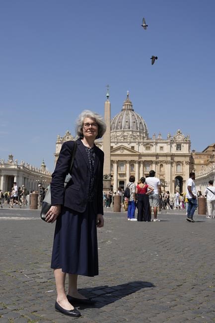 A high-profile French nun is inspiring hope for Catholic women. But can she really bring change? | iNFOnews.ca