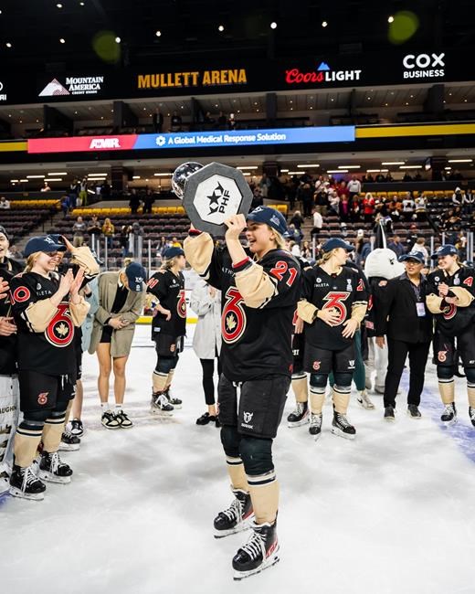 Toronto Six re-sign playoff hero Tereza Vanisova for upcoming PHF season | iNFOnews.ca